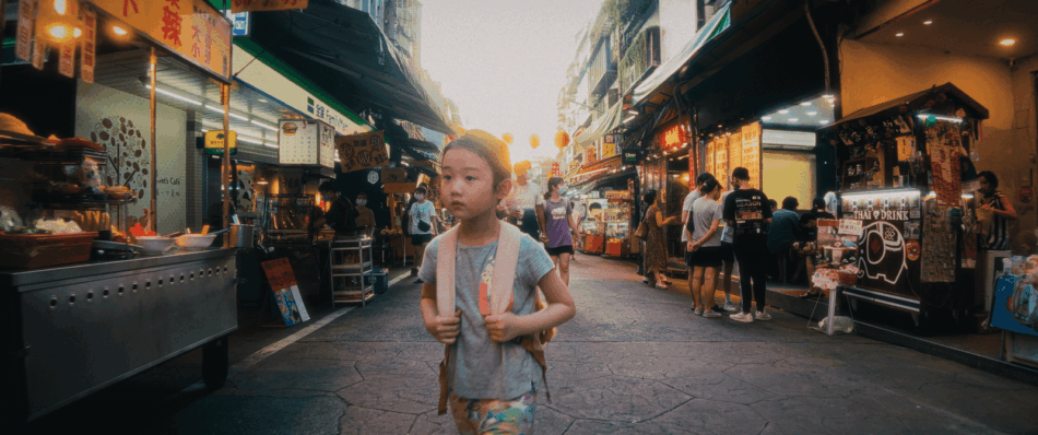 «La chica zurda» (2025): trucos y maldiciones en las calles de neón